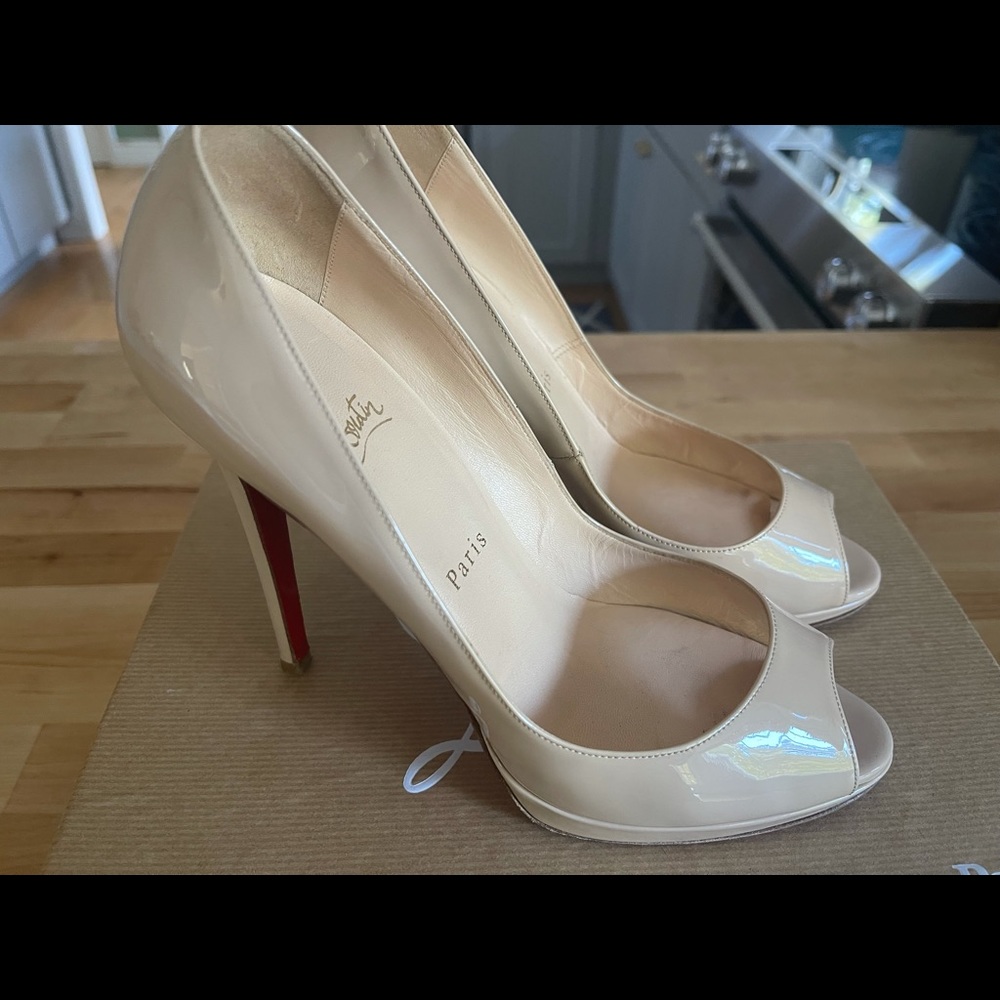 Christian Louboutin nude pumps size 39 Cataclou Nappa silk